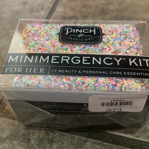 Lilly Pulitzer/ Natural life perfect beach day bag, everything you need! - Picture 8 of 17